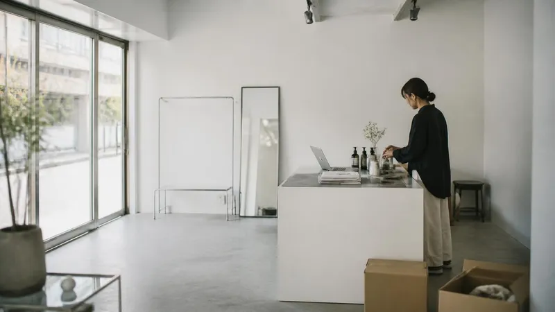 開業準備を進める店舗オーナー